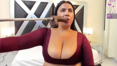 Snapshot of sweett_katty_ chatting on 12, 11, 2025 1430 - 22-00 online show from 12, 11, 2025