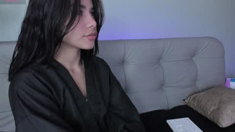Snapshot of sweett_petite chatting on 3, 1, 2025 online show from 3, 1, 2025