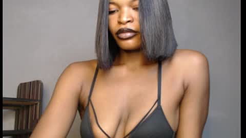 sweetxxboobsx online show from 16, 4, 2026