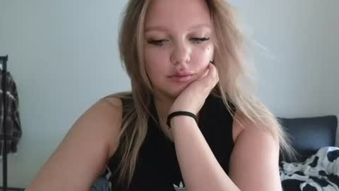 Snapshot of sweety_bettyyy chatting on 27, 7, 2026 Betty online show from 27, 7, 2026