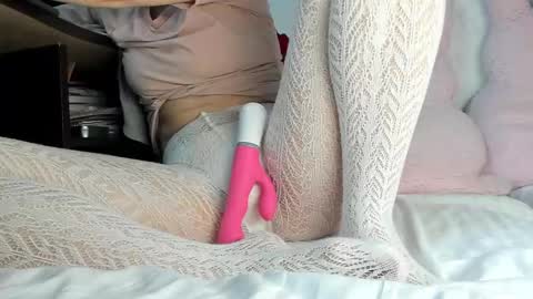 Mia online show from 2, 2, 2025