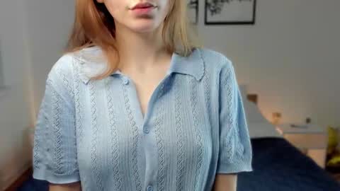 Snapshot of sweety_xis chatting on 29, 9, 2025 Bella . online show from 29, 9, 2025