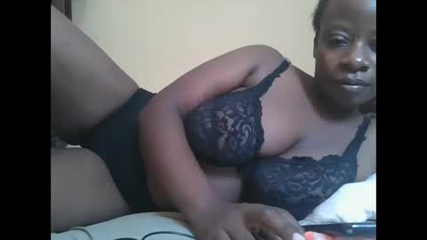 Snapshot of sweetyass25 chatting on 6, 10, 2025 sweetyass25 online show from 6, 10, 2025