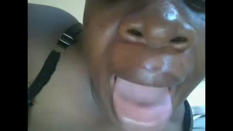 Snapshot of sweetyass25 chatting on 19, 10, 2025 sweetyass25 online show from 19, 10, 2025