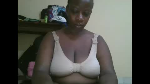 Snapshot of sweetyass25 chatting on 27, 10, 2025 sweetyass25 online show from 27, 10, 2025