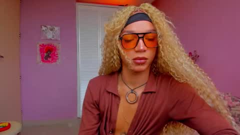 Snapshot of swettcabol chatting on 2, 10, 2025 swettcabol online show from 2, 10, 2025
