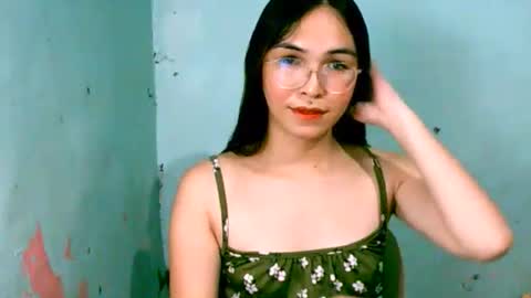 Snapshot of swyt_soleil chatting on 12, 9, 2025 swyt_soleil online show from 12, 9, 2025