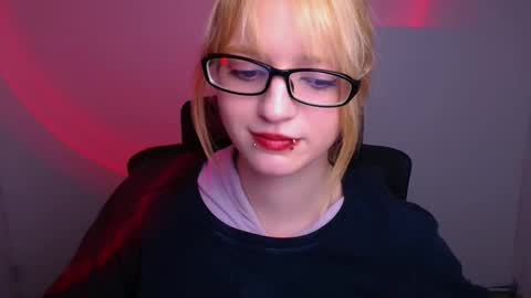 Snapshot of syfer_loon chatting on 27, 11, 2025 Syfer online show from 27, 11, 2025