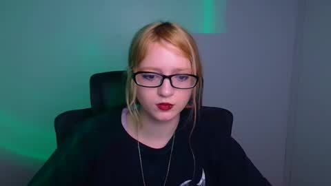 Snapshot of syfer_loon chatting on 28, 11, 2025 Syfer online show from 28, 11, 2025