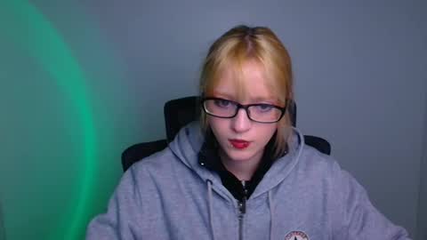 Snapshot of syfer_loon chatting on 29, 11, 2025 Syfer online show from 29, 11, 2025