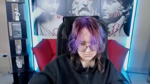 Snapshot of syllviareed chatting on 18, 12, 2025 syllviareed online show from 18, 12, 2025