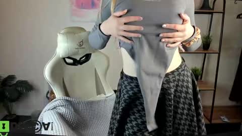 Snapshot of sylvia_ortiz chatting on 15, 10, 2025 Sylvia online show from 15, 10, 2025