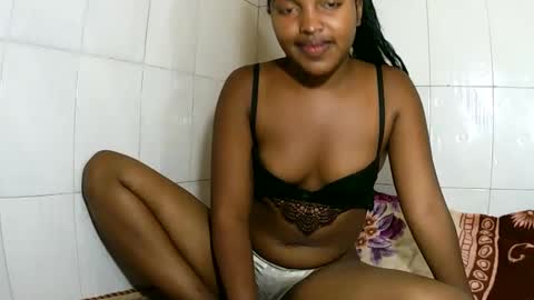 Snapshot of sylviasexy27 chatting on 21, 2, 2025 sylviasexy27 online show from 21, 2, 2025