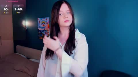 Snapshot of synnovebelch chatting on 27, 9, 2025 Emily online show from 27, 9, 2025