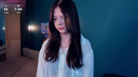 Snapshot of synnovebelch chatting on 28, 9, 2025 Emily online show from 28, 9, 2025