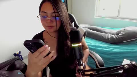 Snapshot of takaragr chatting on 12, 11, 2025 kalagr online show from 12, 11, 2025