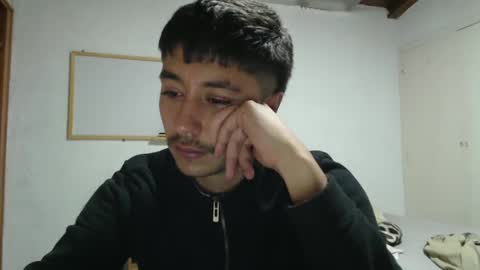 Snapshot of talhi_ chatting on 1, 1, 2025 talhi_ online show from 1, 1, 2025