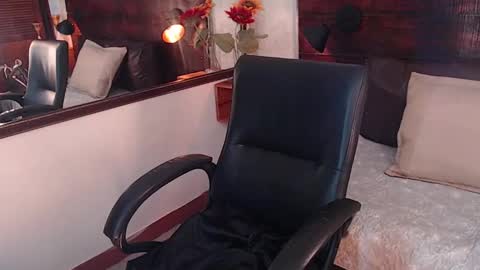    online show from 1, 2, 2025