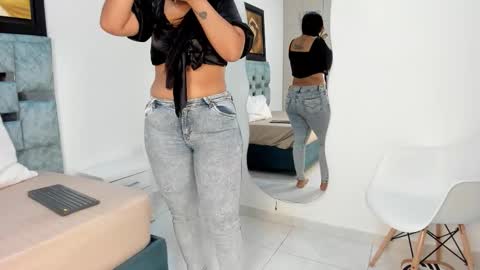 Snapshot of tamaraa_lov chatting on 5, 11, 2025 tamaraa online show from 5, 11, 2025