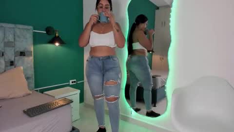 Snapshot of tamaraa_lov chatting on 12, 11, 2025 tamaraa online show from 12, 11, 2025