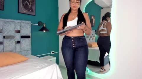 Snapshot of tamaraa_lov chatting on 15, 11, 2025 tamaraa online show from 15, 11, 2025