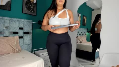 Snapshot of tamaraa_lov chatting on 17, 11, 2025 tamaraa online show from 17, 11, 2025