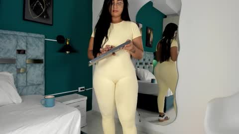 Snapshot of tamaraa_lov chatting on 25, 11, 2025 tamaraa online show from 25, 11, 2025