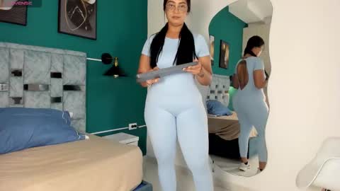 Snapshot of tamaraa_lov chatting on 28, 11, 2025 tamaraa online show from 28, 11, 2025