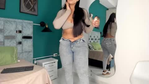 Snapshot of tamaraa_lov chatting on 5, 12, 2025 tamaraa online show from 5, 12, 2025