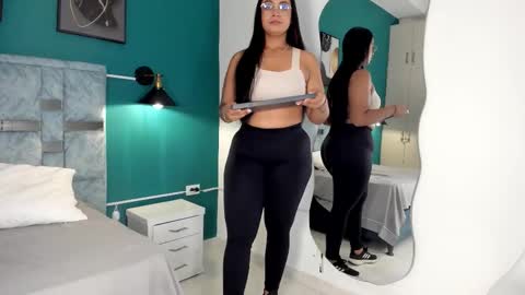 Snapshot of tamaraa_lov chatting on 15, 12, 2025 tamaraa online show from 15, 12, 2025