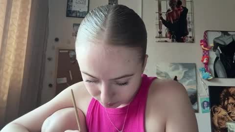 Snapshot of tamiecaimi chatting on 6, 4, 2026 Karina online show from 6, 4, 2026