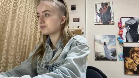 Snapshot of tamiecaimi chatting on 22, 4, 2026 Karina online show from 22, 4, 2026