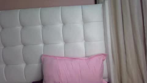 Snapshot of tannia004 chatting on 1, 1, 2025 tania online show from 1, 1, 2025