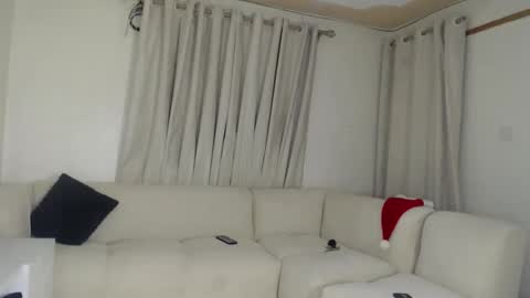 Snapshot of tannia004 chatting on 15, 12, 2025 tania online show from 15, 12, 2025