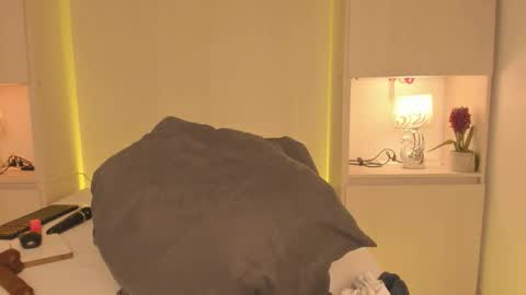  T A R A  online show from 18, 12, 2025