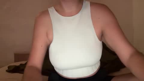 Snapshot of tarcymoon chatting on 11, 6, 2026 tracypussy online show from 11, 6, 2026