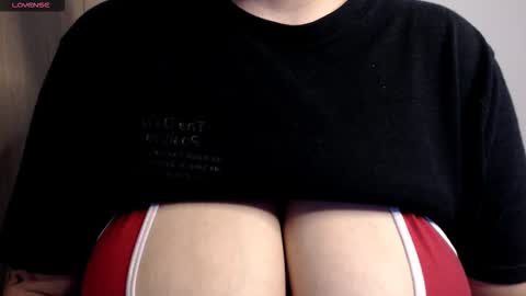 Snapshot of tarrant_ chatting on 6, 1, 2026 tarrant_ online show from 6, 1, 2026