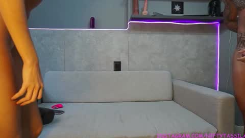 tassiarauj online show from 7, 1, 2026