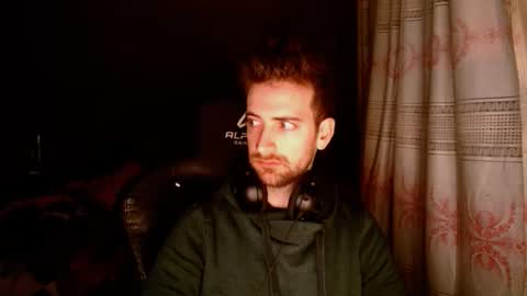 Snapshot of tastemyboner chatting on 11, 12, 2024 tastemyboner online show from 11, 12, 2024