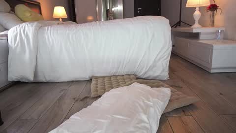 RHEA  pronanciation like Reya   online show from 12, 11, 2025