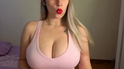 Snapshot of tateisblonde chatting on 4, 7, 2026 tateisblonde online show from 4, 7, 2026