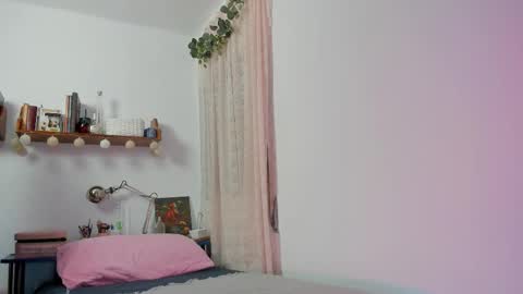 Snapshot of tatiannaz chatting on 4, 12, 2025 Tatianna online show from 4, 12, 2025