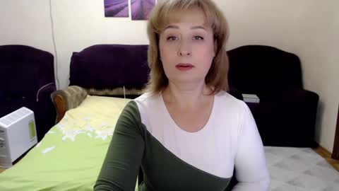 Snapshot of tattease chatting on 22, 12, 2024 Tattease online show from 22, 12, 2024