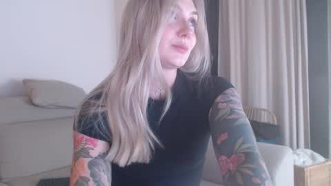 tattoobbgirl online show from 2, 12, 2025