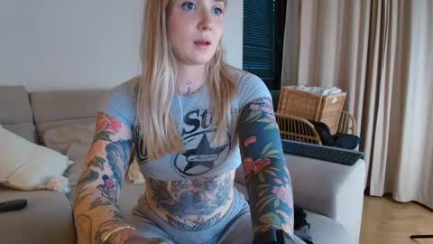 tattoobbgirl online show from 16, 4, 2026