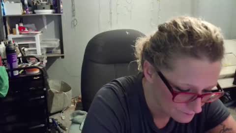 Lisa Lovely online show from 6, 2, 2025