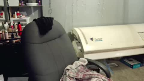 Lisa Lovely online show from 11, 2, 2025