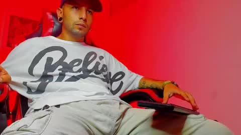 Snapshot of tayer_bennet chatting on 6, 10, 2025 tayer_bennet online show from 6, 10, 2025