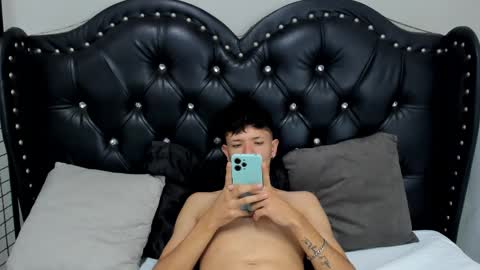 Snapshot of tayler_wells chatting on 6, 3, 2025 T A Y L E R online show from 6, 3, 2025