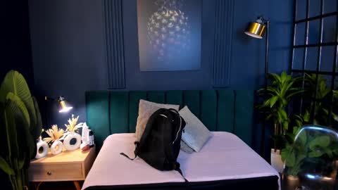 Taylor Bennet online show from 11, 2, 2025